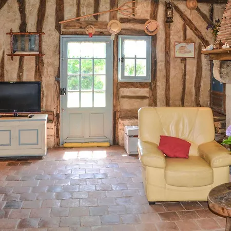 Casa de Férias 2 Bedroom Beautiful In Eglise-neuve-dissac