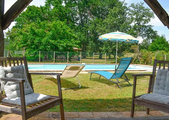 펜션 In Eglise-Neuve-d'Issac